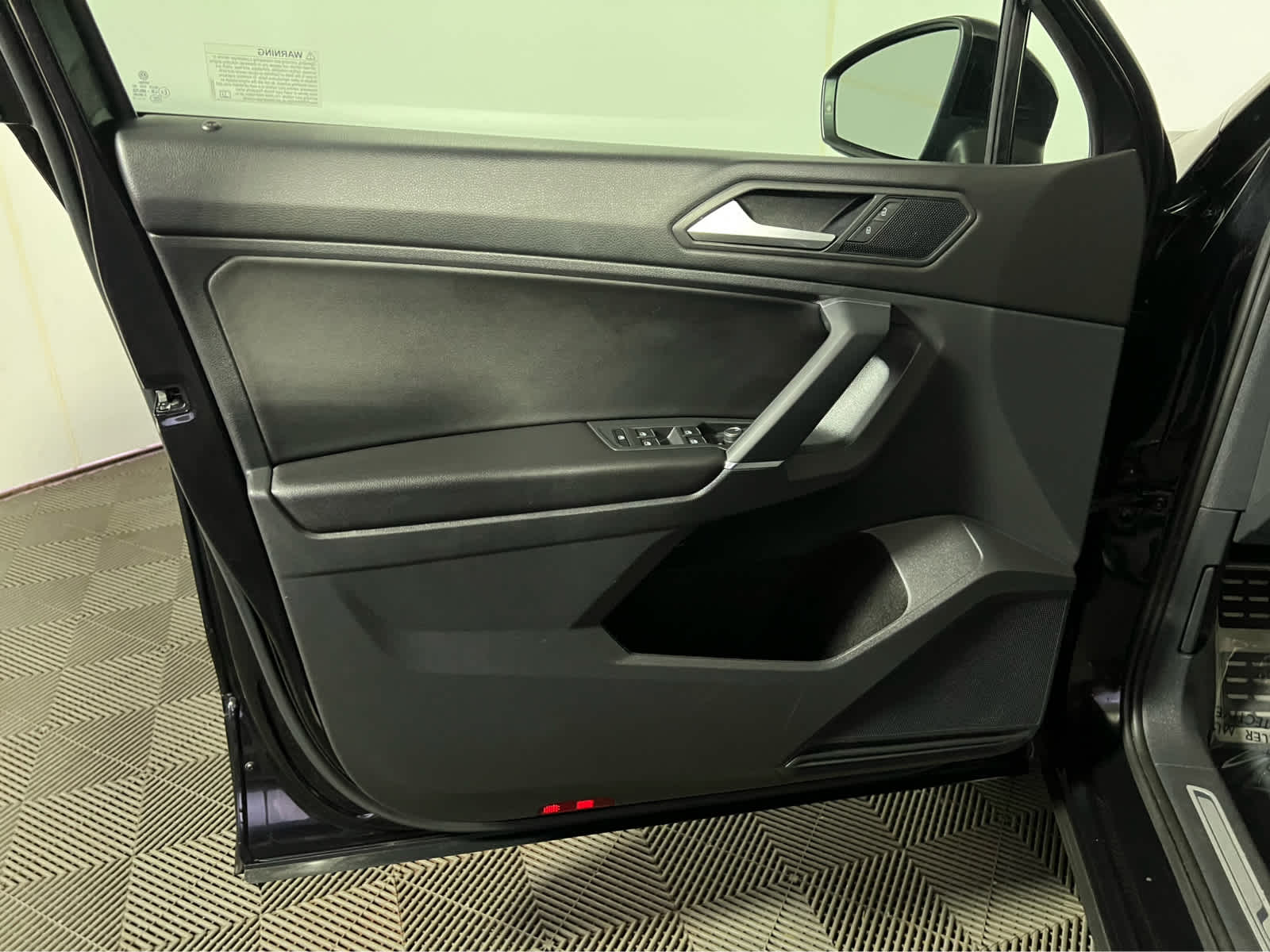 2020 Volkswagen Tiguan SE R-Line Black