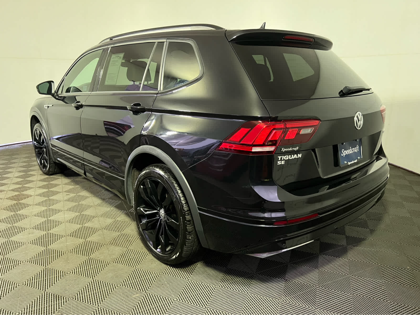 2020 Volkswagen Tiguan SE R-Line Black