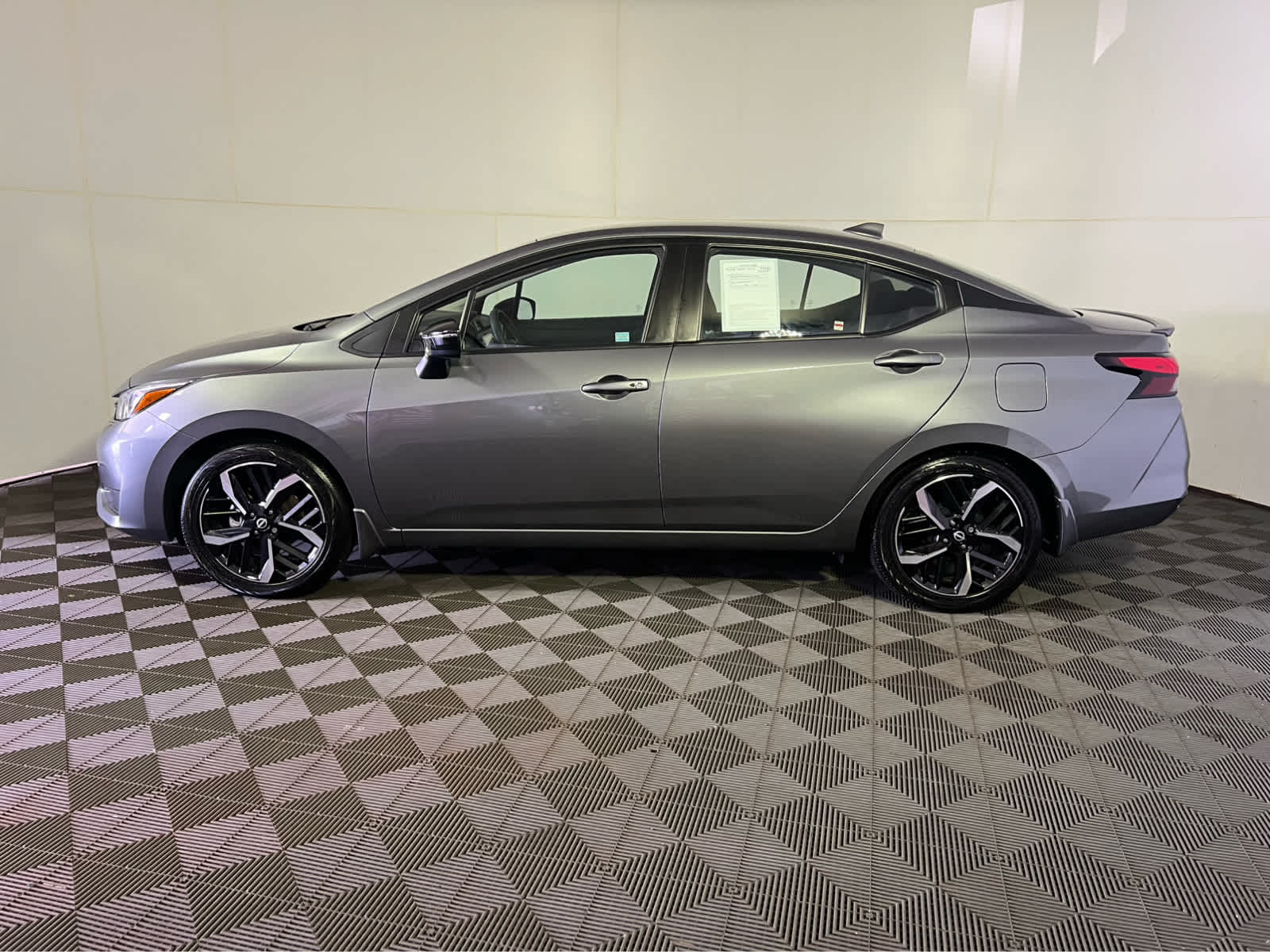 2025 Nissan Versa SR