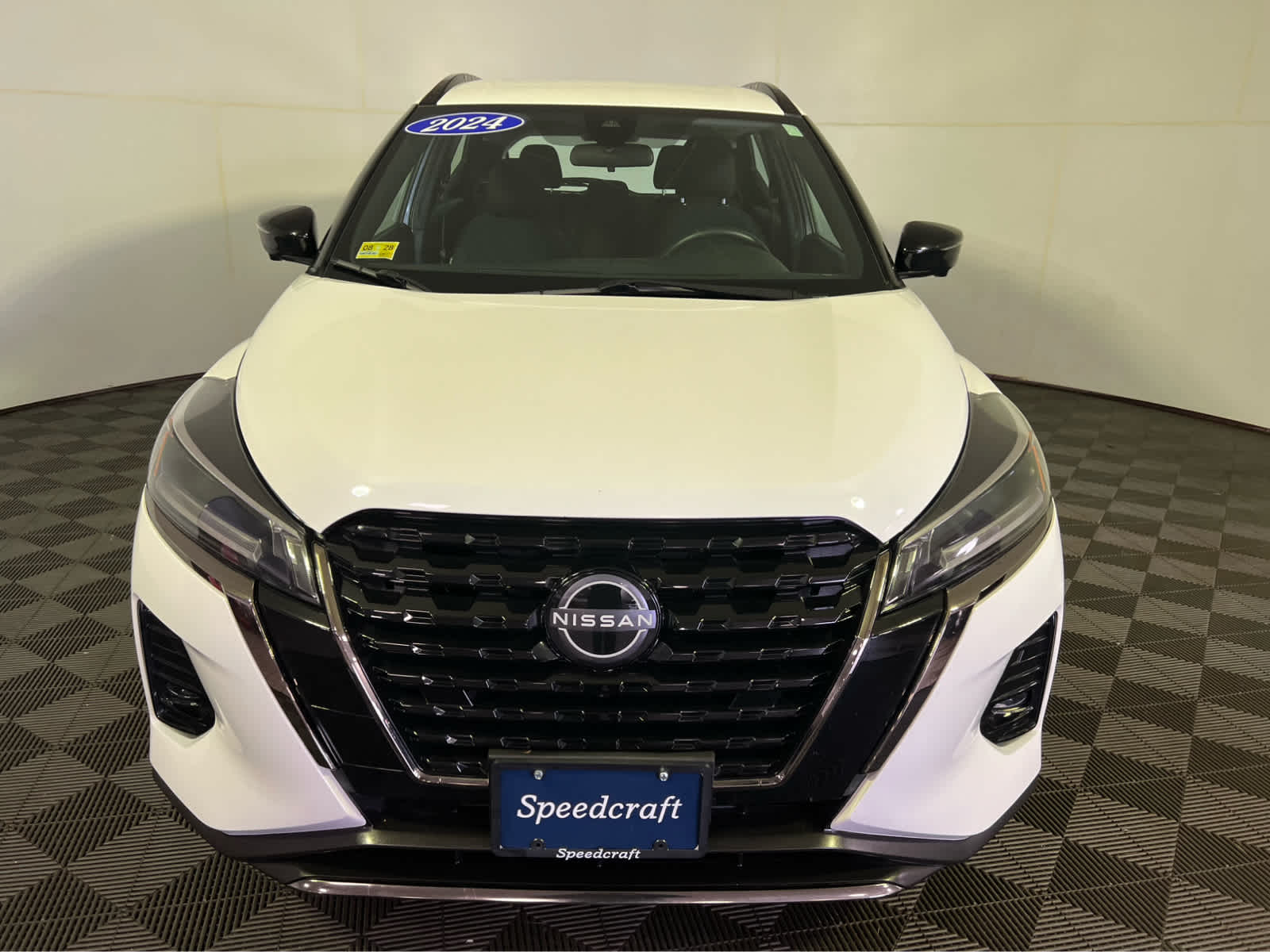 2024 Nissan Kicks SR