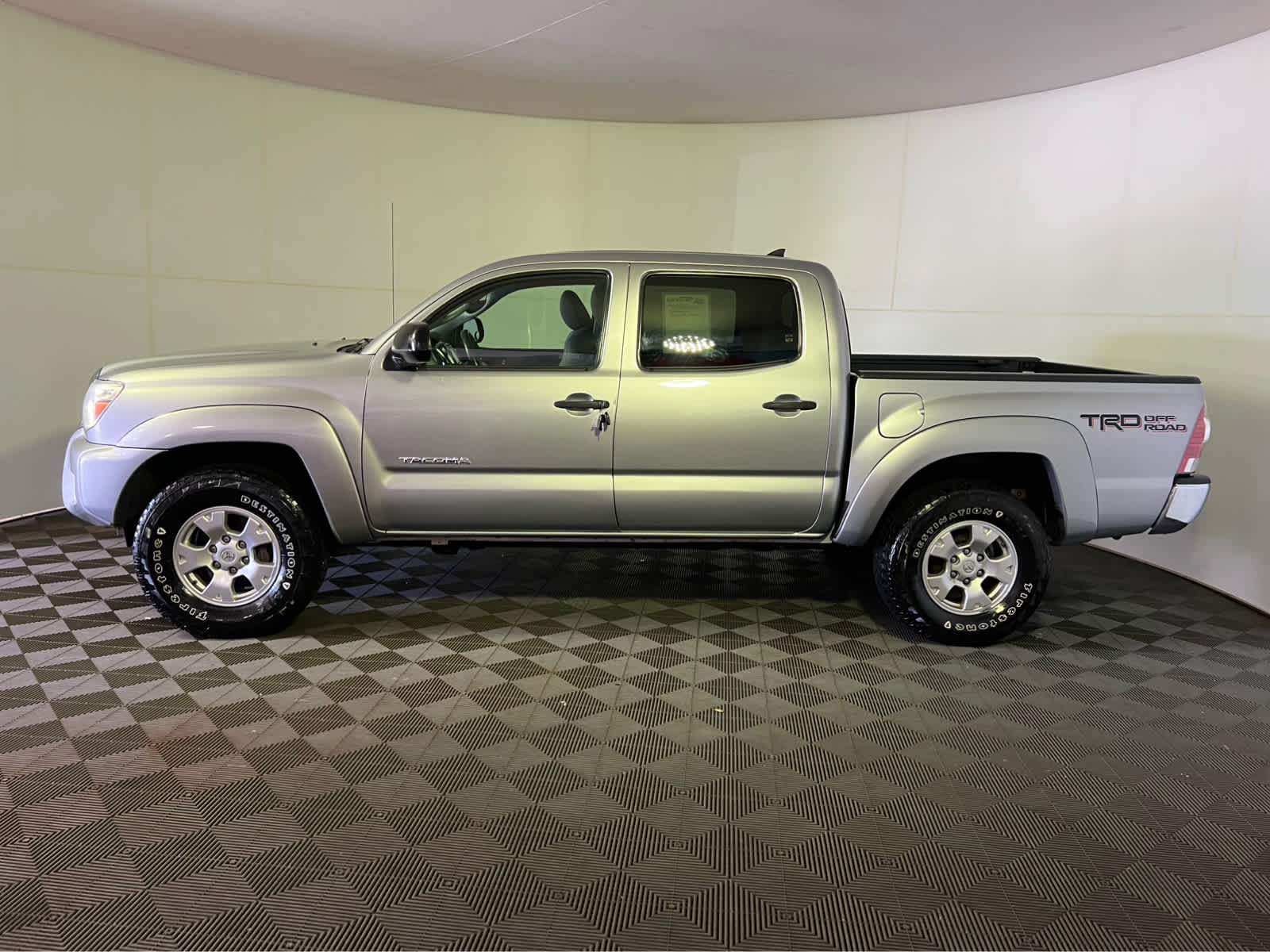 2015 Toyota Tacoma 4WD Double Cab V6 AT (Natl)