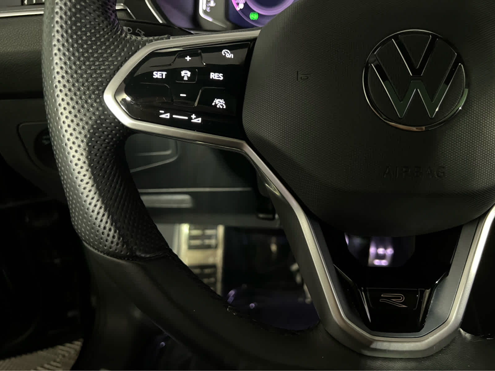 2024 Volkswagen Tiguan SEL R-Line