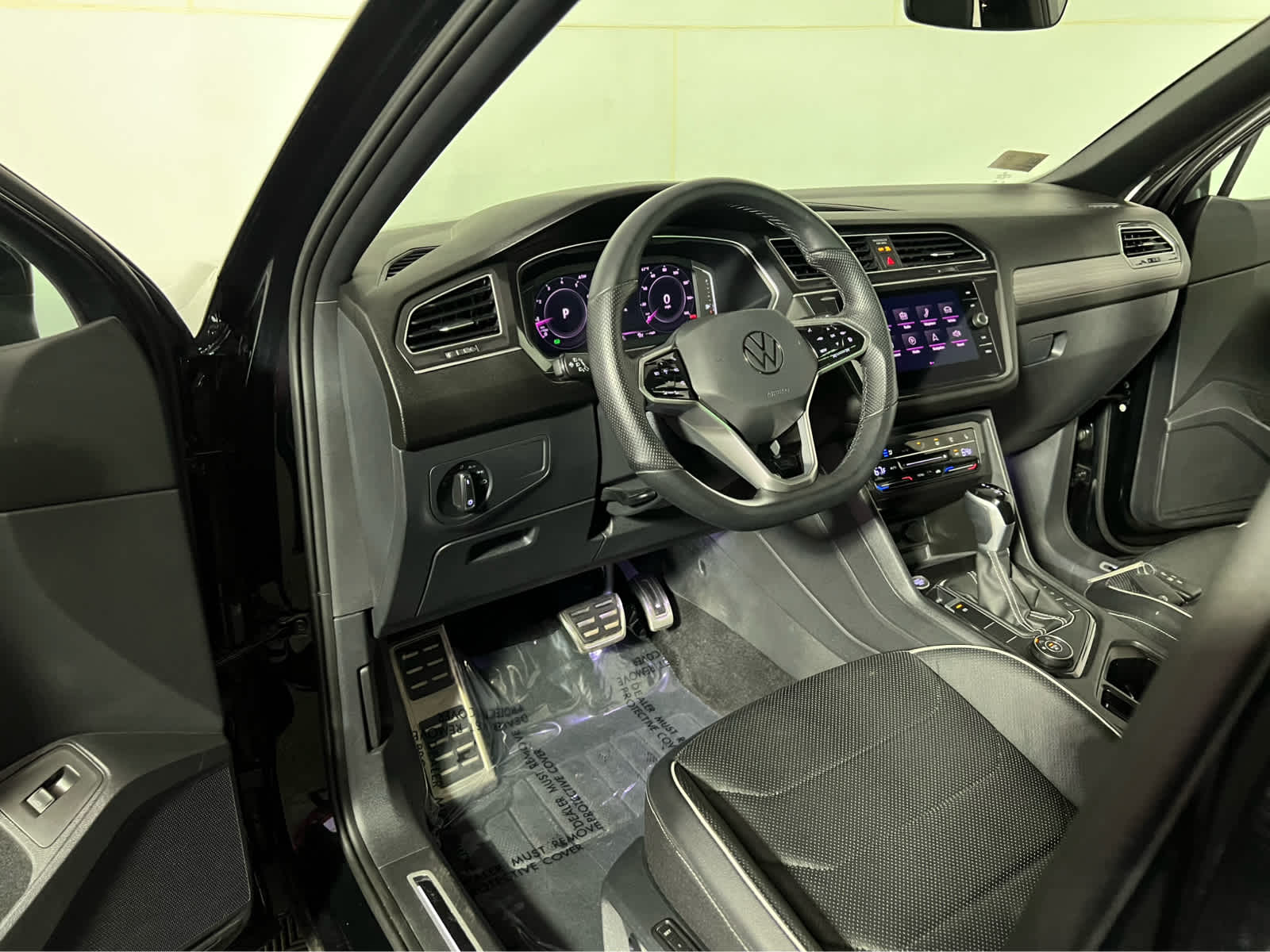 2024 Volkswagen Tiguan SEL R-Line