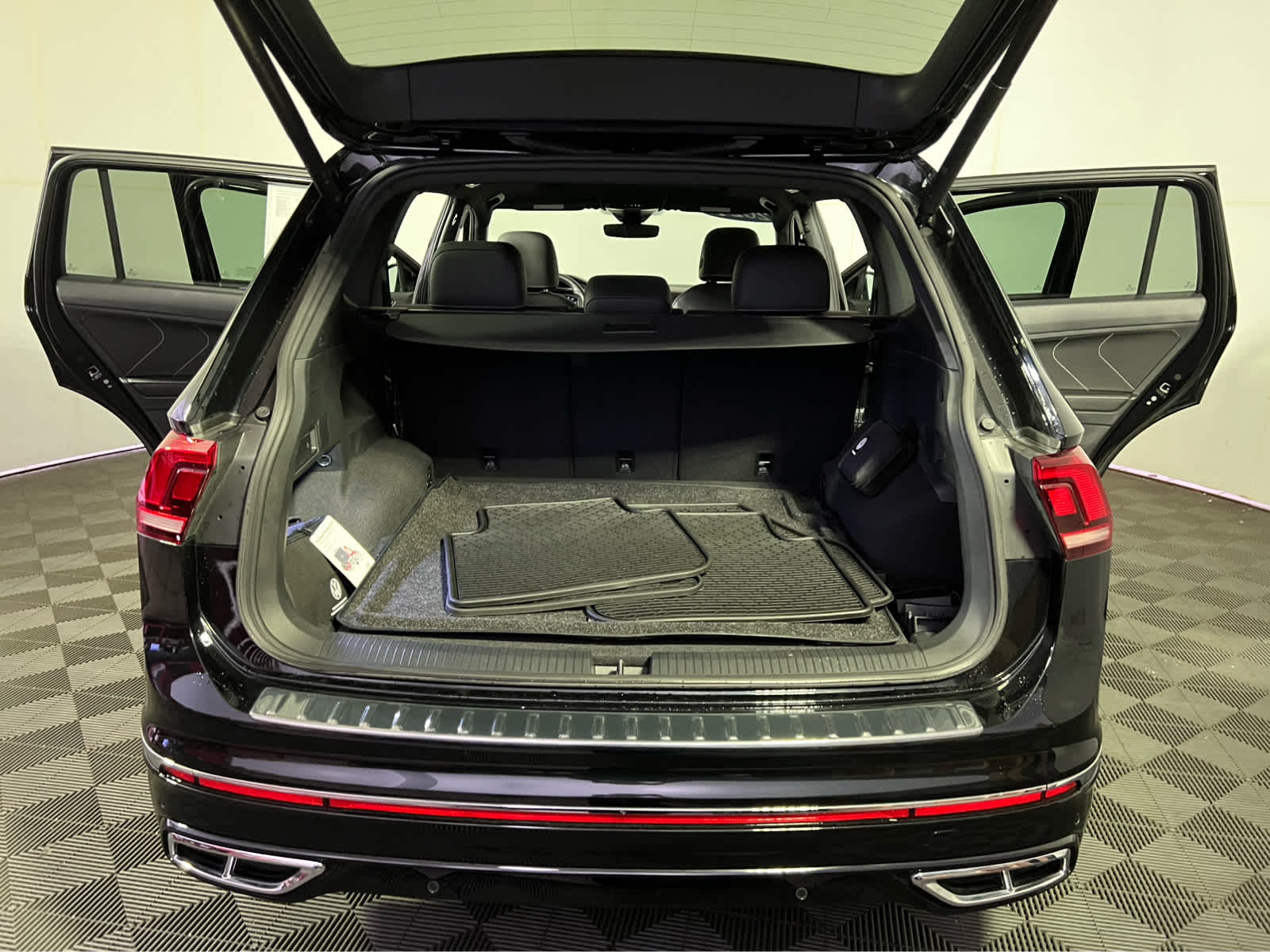 2024 Volkswagen Tiguan SEL R-Line