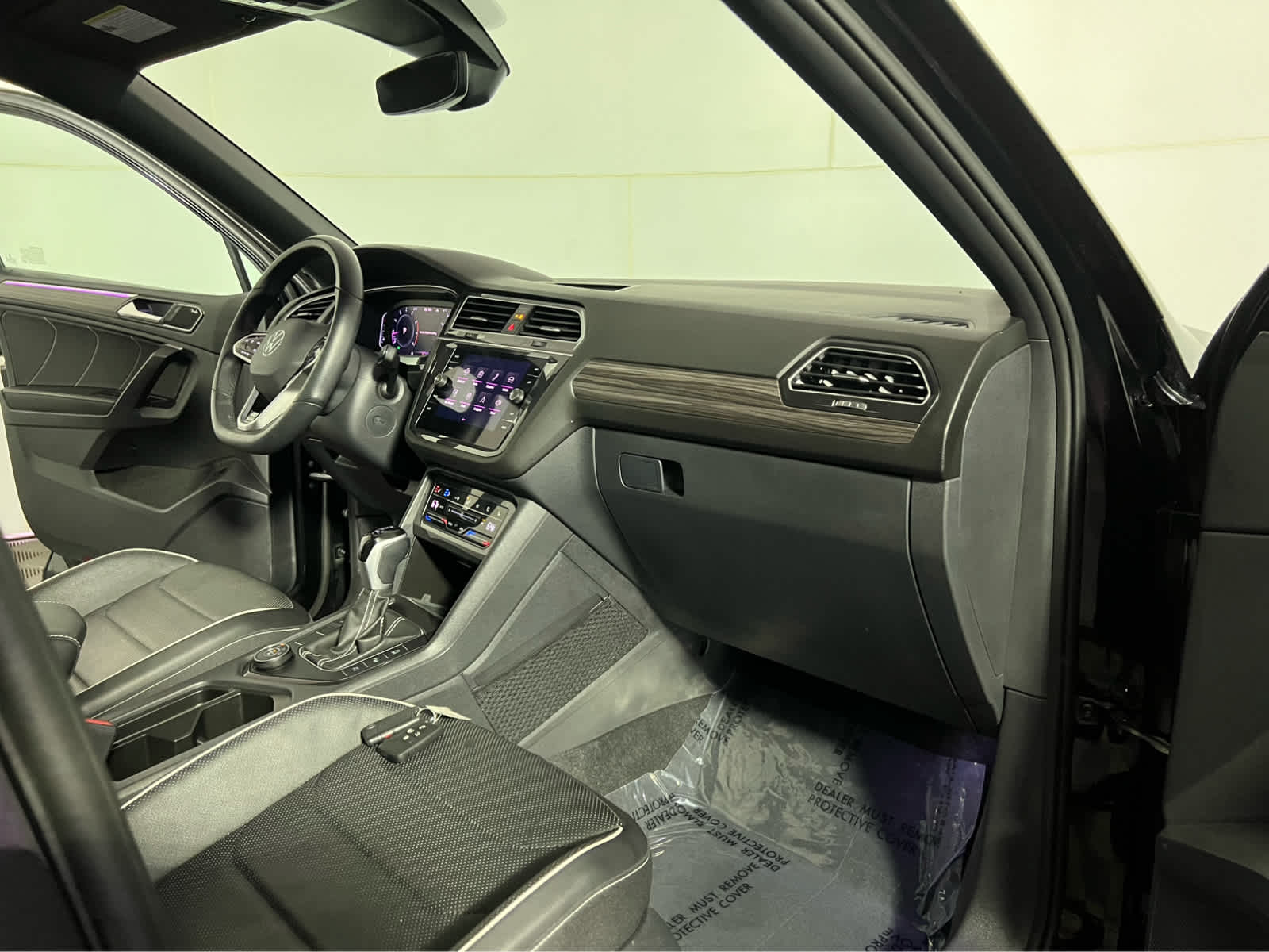 2024 Volkswagen Tiguan SEL R-Line