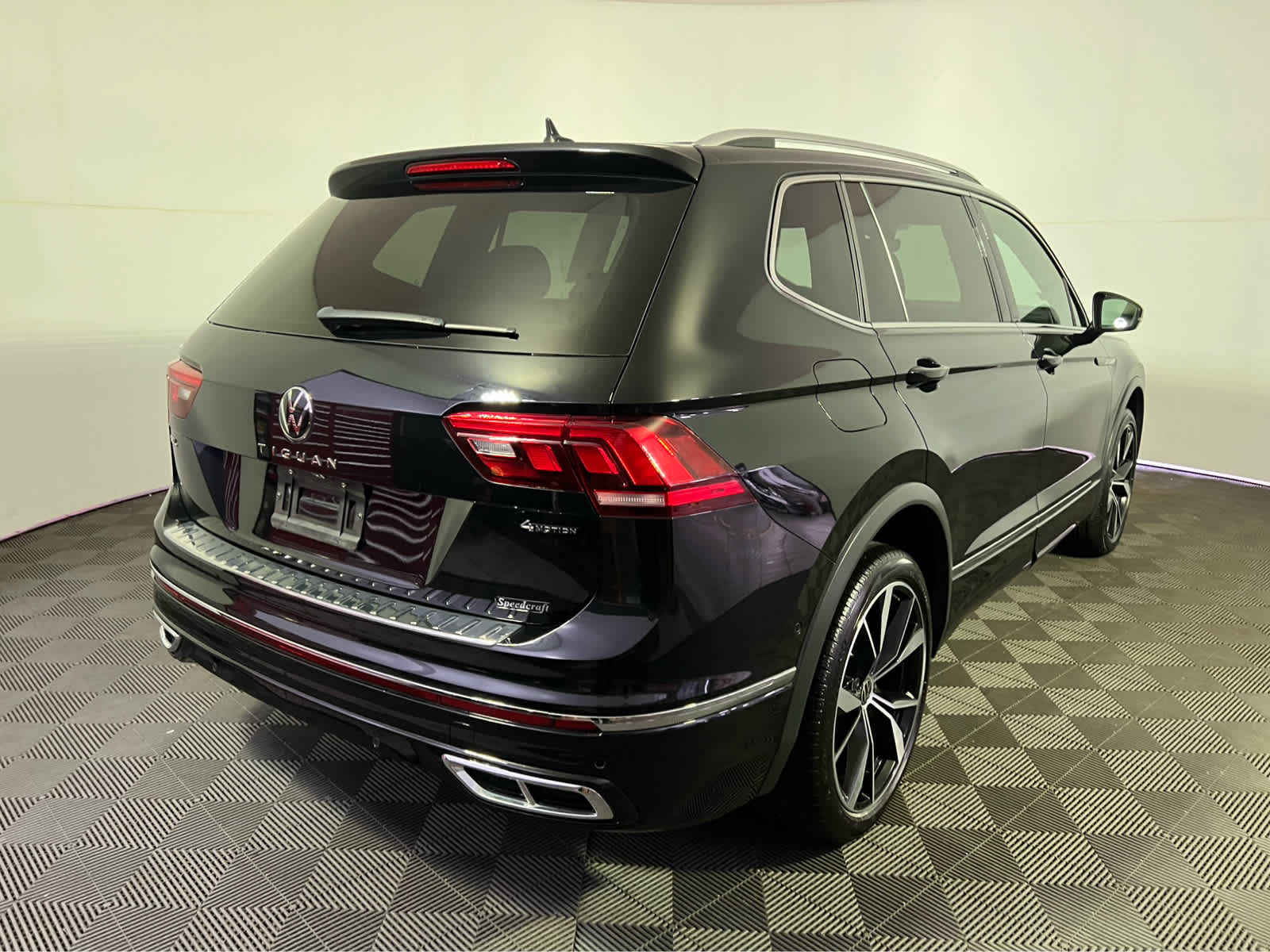 2024 Volkswagen Tiguan SEL R-Line