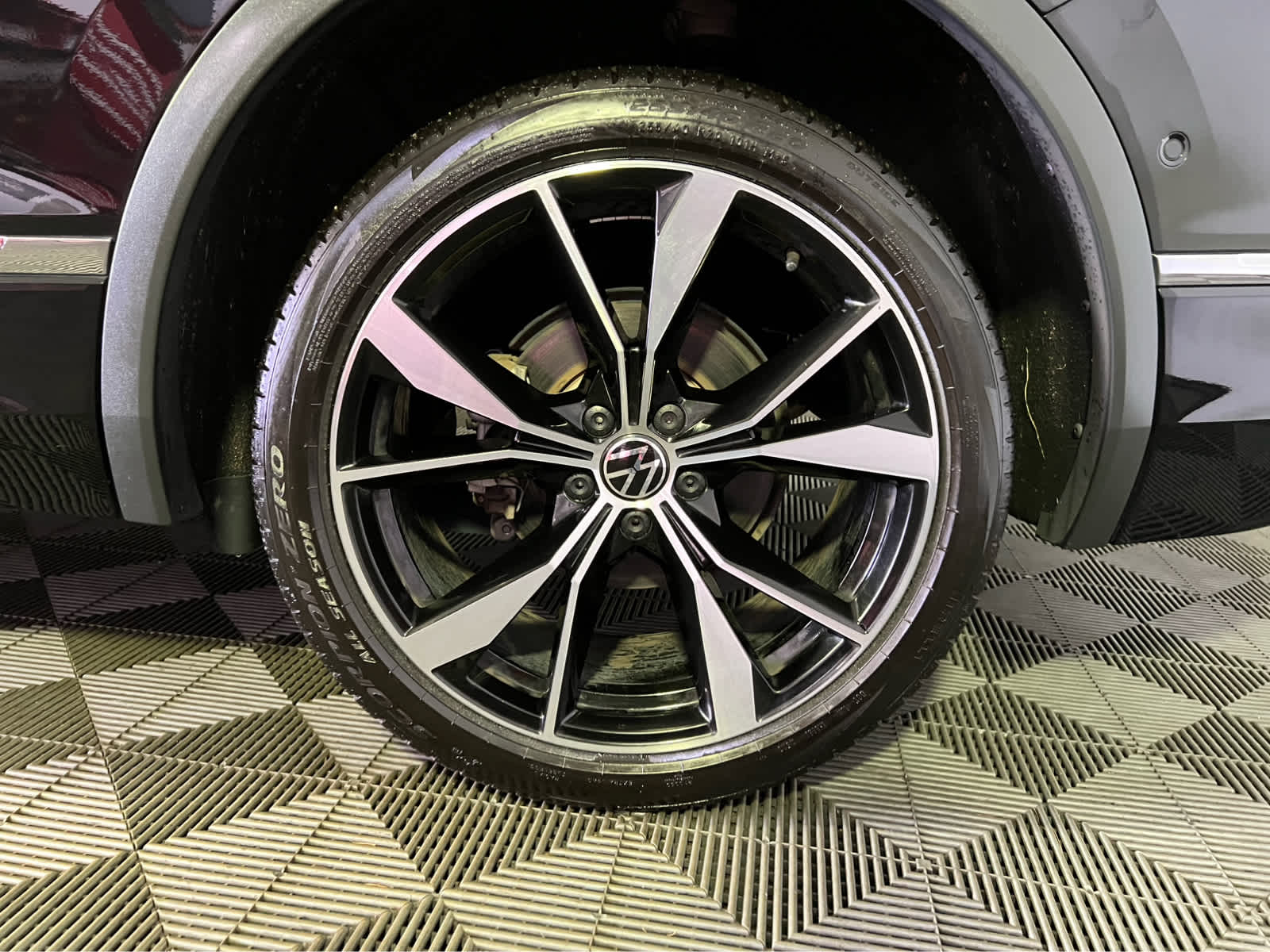 2024 Volkswagen Tiguan SEL R-Line